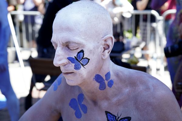 A man gets his body painted during the 7th annual NYC Bodypainting Day in Times Square 24 July 2020. Put on by artist Andy Golub and the Human Connection Arts organisation, this year's theme is Vision. - Sputnik International