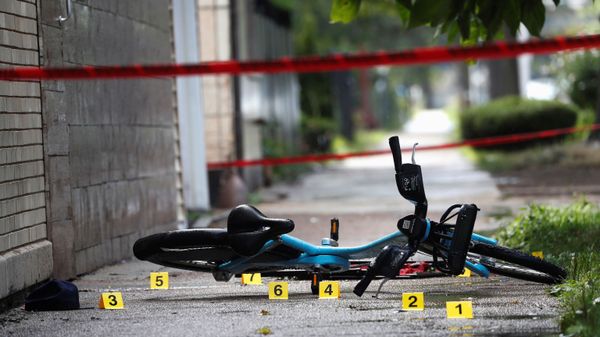 Police tape marks off the scene of a shooting in Chicago on 26 July 2020. - Sputnik International