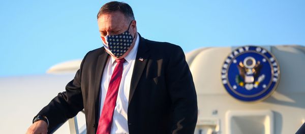 U.S. Secretary of State Mike Pompeo steps from his plane upon arrival in London, Britain, July 20, 2020.  - Sputnik International