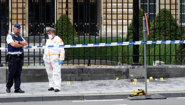 A police officer and a forensic investigator are seen in front of the Belgian Parliament after a suspect threw a Molotov cocktail, according to local media, in Brussels, Belgium July 27, 2020 - Sputnik International