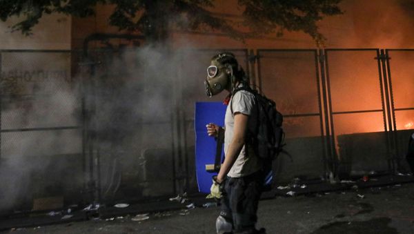A protester holds a shield and wears a gas mask after federal law enforcement officers fired tear gas outside the Mark O. Hatfield United States Courthouse during a demonstration against the presence of federal law enforcement officers and racial inequality in Portland, Oregon, U.S., July 23, 2020 A protester holds a shield and wears a gas mask after federal law enforcement officers fired tear gas outside the Mark O. Hatfield United States Courthouse during a demonstration against the presence of federal law enforcement officers and racial inequality in Portland, Oregon, U.S., July 23, 2020 - Sputnik International