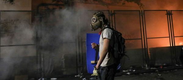 A protester holds a shield and wears a gas mask after federal law enforcement officers fired tear gas outside the Mark O. Hatfield United States Courthouse during a demonstration against the presence of federal law enforcement officers and racial inequality in Portland, Oregon, U.S., July 23, 2020 A protester holds a shield and wears a gas mask after federal law enforcement officers fired tear gas outside the Mark O. Hatfield United States Courthouse during a demonstration against the presence of federal law enforcement officers and racial inequality in Portland, Oregon, U.S., July 23, 2020 - Sputnik International