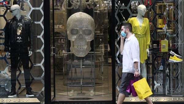 A man wearing a protective face mask walks down New Bond Street, as the spread of the coronavirus disease (COVID-19) continues, in London, Britain July 24, 2020 A man wearing a protective face mask walks down New Bond Street, as the spread of the coronavirus disease (COVID-19) continues, in London, Britain July 24, 2020 - Sputnik International