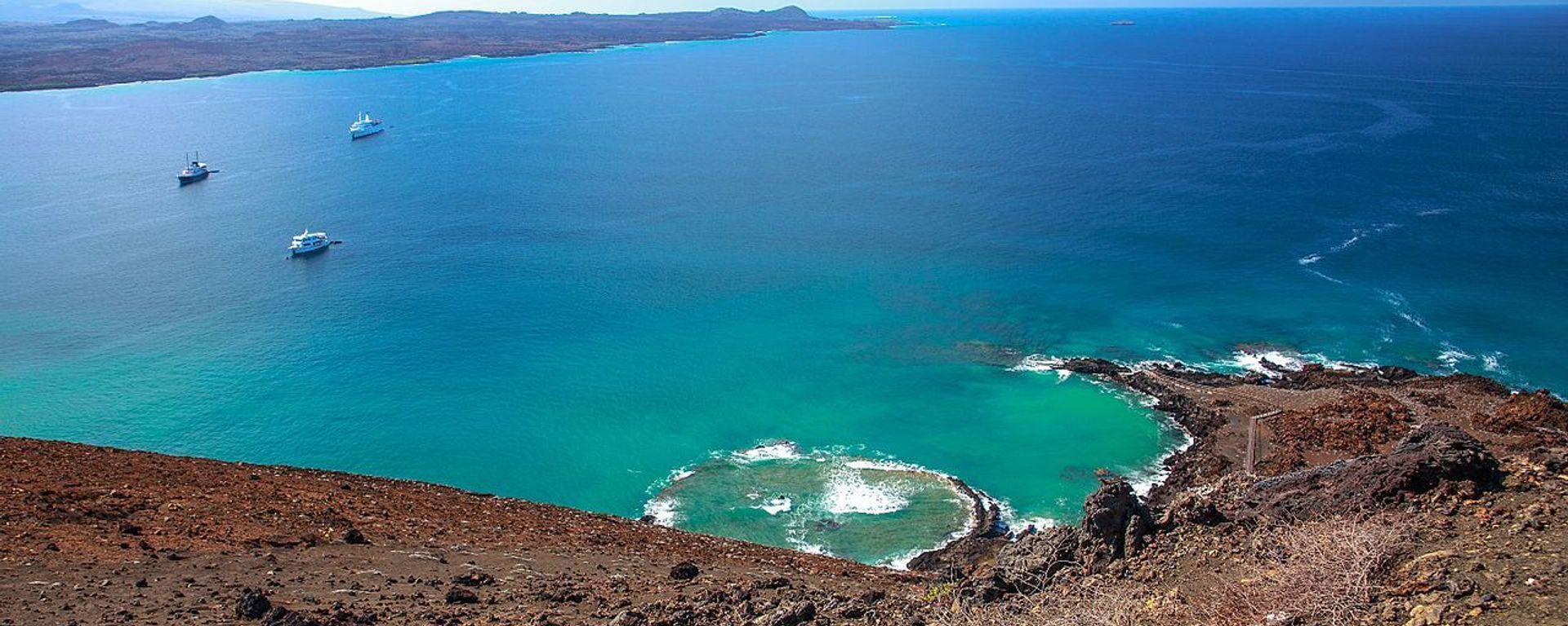 Final land excursion to Isla Bartomome and the lava beds on the E coast of Isla San Salvadore - last big climb up to the iconic Pinnacle Rock viewpoint - notice the outline of a crater in the ocean  - Sputnik International, 1920, 18.04.2023