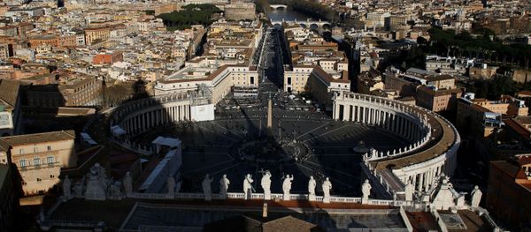 A general view of Saint Peter's Square and the city of Rome is seen from the cupola of Saint Peter's Basilica at the Vatican March 14, 2013 - Sputnik International