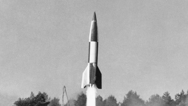 A German V2 rocket at the moment of launch during Allied tests in Germany, 10 October 1945 - Sputnik International