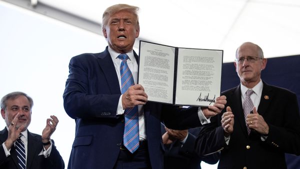 U.S. President Donald Trump is applauded as he displays a presidential permit for energy development that he signed during a tour of the Double Eagle Energy Oil Rig in Midland, Texas, U.S., July 29, 2020. U.S. President Donald Trump is applauded as he displays a presidential permit for energy development that he signed during a tour of the Double Eagle Energy Oil Rig in Midland, Texas, U.S., July 29, 2020. - Sputnik International