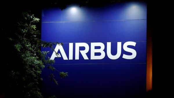 A logo of Airbus is seen at the entrance of its factory in Blagnac near Toulouse, France July 2, 2020 - Sputnik International