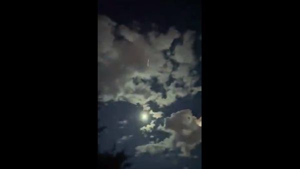 Guys, we just saw one of the craziest things we have ever seen in our lives and I managed to capture some of it. A meteor for the ages! - Sputnik International