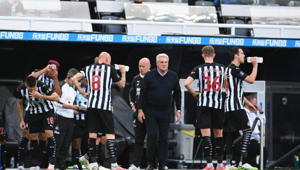 Newcastle United players take a drinks break - Sputnik International