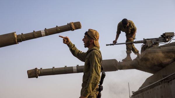 Israeli soldiers work on tanks in the Israeli controlled Golan Heights near the border with Syria, not far from Lebanon border, Tuesday, July 28, 2020.  - Sputnik International