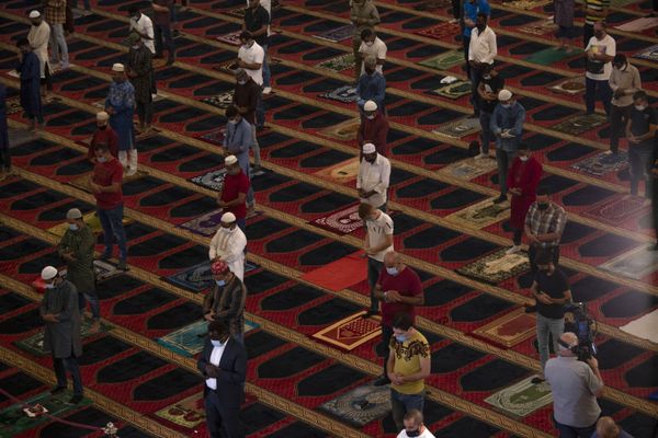 Muslims Celebrate Eid al-Adha in Russia and Around Globe Despite Pandemic Muslims Celebrate Eid al-Adha in Russia and Around Globe Despite Pandemic - Sputnik International