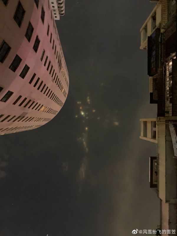 Mysterious Green Lights Over China Spark UFO Speculations - Sputnik International
