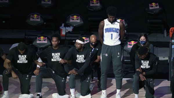 NBA Player Jonathan Issac Stands During National Anthem Photo  - Sputnik International