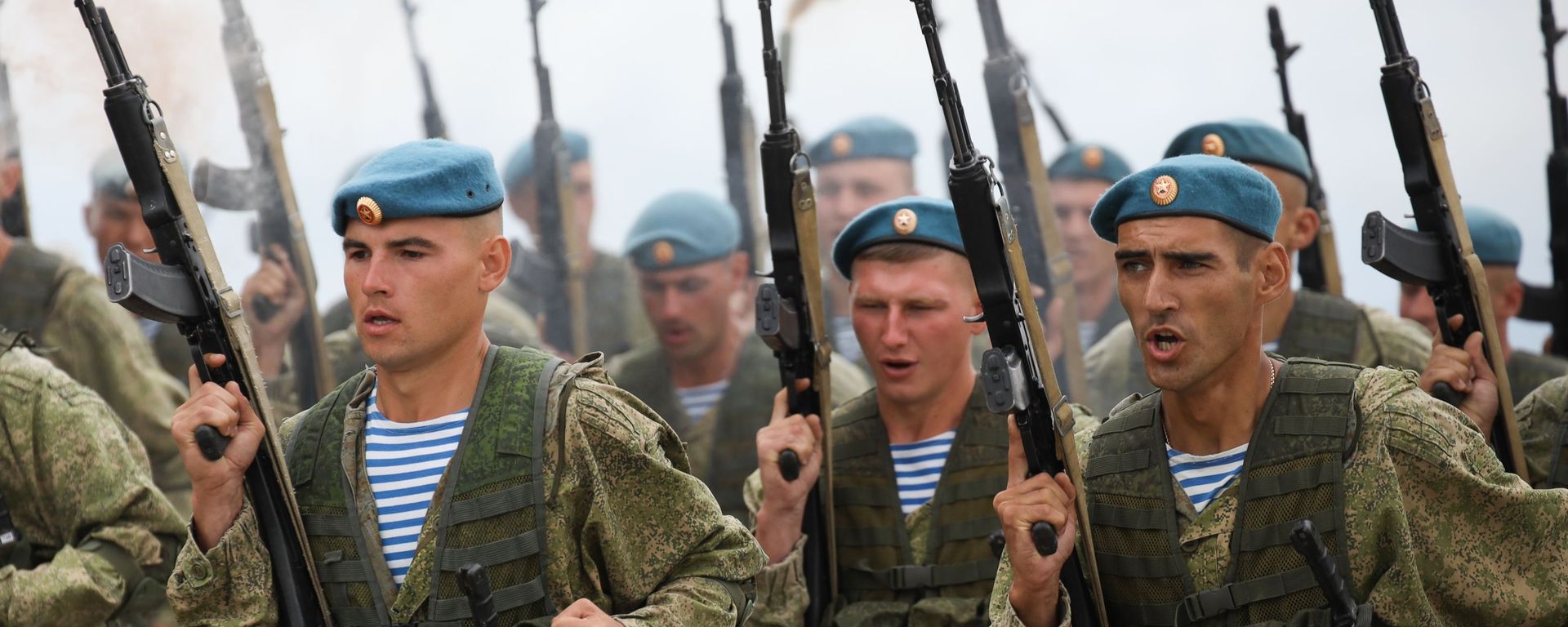 Demonstration performances of paratroopers at the celebrations in honor of the Day of the Airborne Forces at the Raevsky training ground in the Krasnodar Territory - Sputnik International, 1920, 02.08.2022
