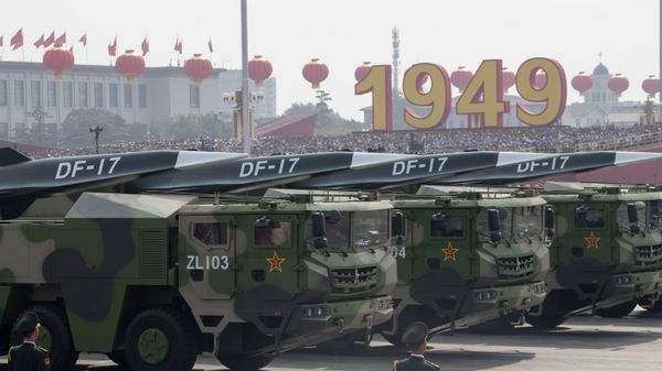 Chinese military vehicles carrying DF-17 roll during a parade to commemorate the 70th anniversary of the founding of Communist China in Beijing, Tuesday, Oct. 1, 2019. Chinese military vehicles carrying DF-17 roll during a parade to commemorate the 70th anniversary of the founding of Communist China in Beijing, Tuesday, Oct. 1, 2019. - Sputnik International