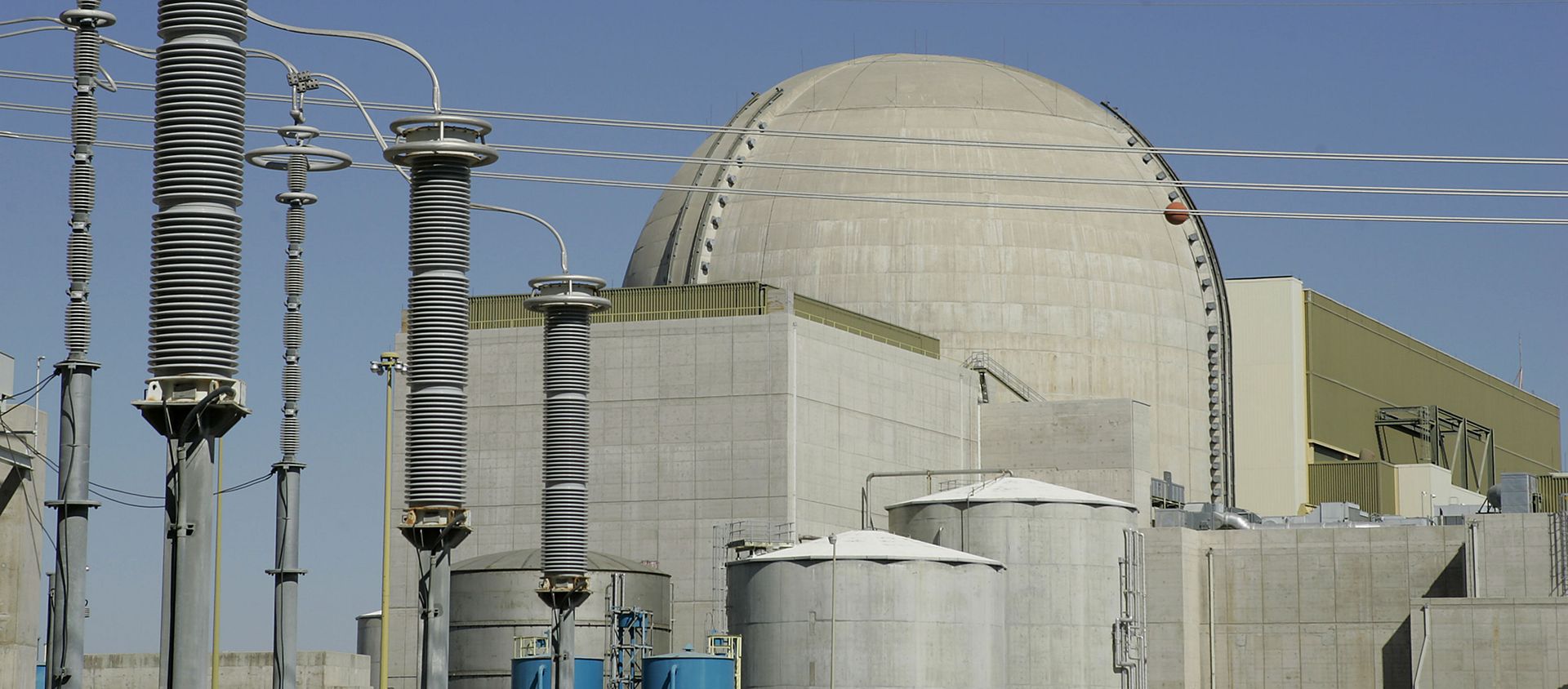 file photo shows one of the three units of the Palo Verde Nuclear Generating Station in Wintersburg, Arizona. - Sputnik International, 1920, 02.08.2020