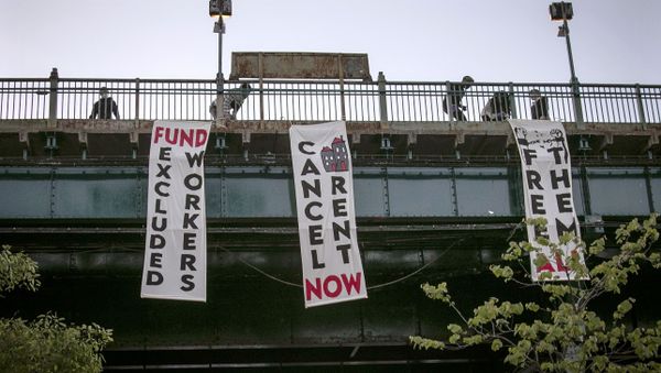  In this May 21, 2020, file photo, people from a support organization for immigrant and working class communities unfold banners, including one advocating rent cancelation, on a subway platform in the Queens borough of New York during a vigil memorializing people who died from coronavirus. - Sputnik International