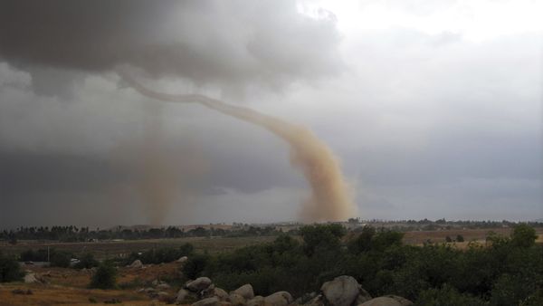 In this Thursday, May 22, 2008, file photo, a tornado touches down in Riverside, Calif. On Tuesday, Jan. 10, 2017, a twister touched down south of the state capital and registered EF0, at the lowest edge of the tornado scale that goes up to EF5. The Enhanced Fujita (EF) scale measures the intensity of tornadoes in the U.S. and Canada based on damage caused - Sputnik International