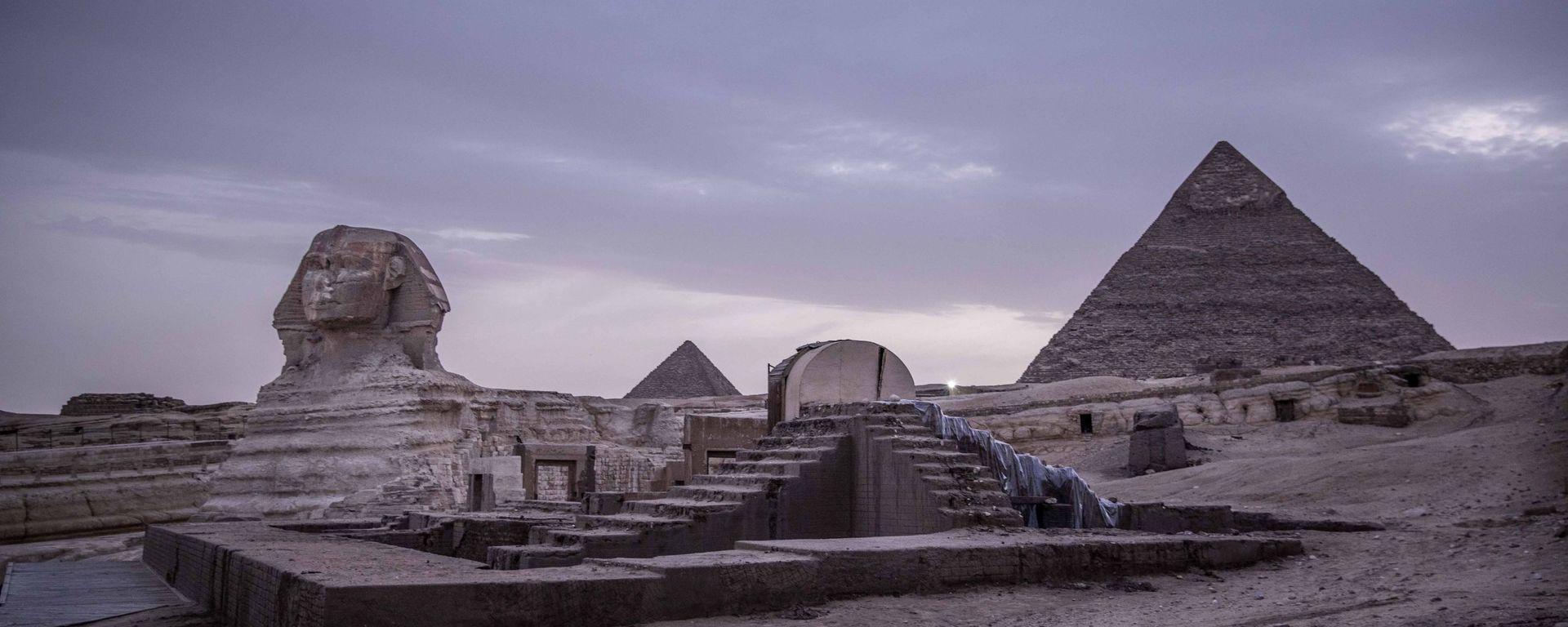 This March 30, 2020 file photo, shows the empty Giza Pyramids and Sphinx complex on lockdown due to the coronavirus outbreak in Egypt. In July, fearing further economic fallout, the government reopened much of society and welcomed hundreds of international tourists back to resorts, even as daily reported deaths exceeded 80. Restaurants and cafes are reopening with some continued restrictions, and masks have been mandated in public This March 30, 2020 file photo, shows the empty Giza Pyramids and Sphinx complex on lockdown due to the coronavirus outbreak in Egypt. In July, fearing further economic fallout, the government reopened much of society and welcomed hundreds of international tourists back to resorts, even as daily reported deaths exceeded 80. Restaurants and cafes are reopening with some continued restrictions, and masks have been mandated in public - Sputnik International, 1920, 23.01.2022