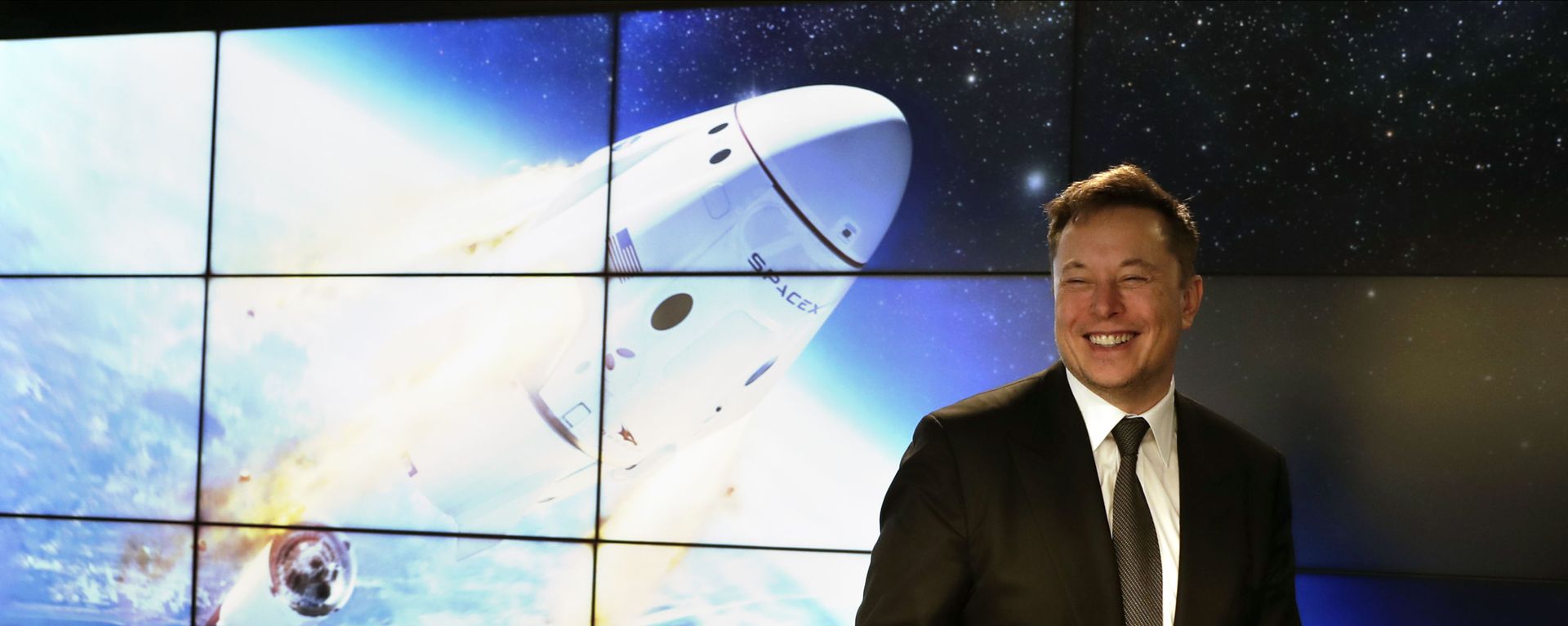 Elon Musk, founder, CEO, and chief engineer/designer of SpaceX speaks during a news conference after a Falcon 9 SpaceX rocket test flight to demonstrate the capsule's emergency escape system at the Kennedy Space Center in Cape Canaveral, Fla., Sunday, Jan. 19, 2020 - Sputnik International, 1920, 23.12.2024