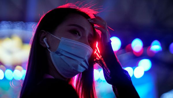 Участница косплея в маске на выставке ChinaJoy в Шанхае Участница косплея в маске на выставке ChinaJoy в Шанхае - Sputnik International