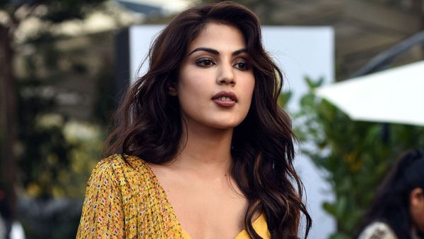 Indian Bollywood actress Rhea Chakraborty poses for photographs at the Lakmй Fashion Week (LFW) Summer Resort 2019, in Mumbai on February 1, 2019 - Sputnik International