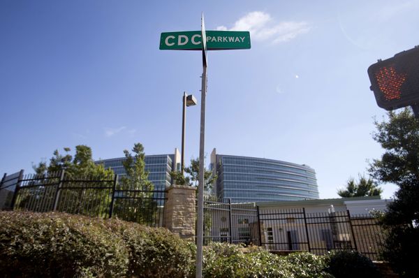 Trump Administration Officials Meddled With CDC COVID Docs, Report Claims - Sputnik International