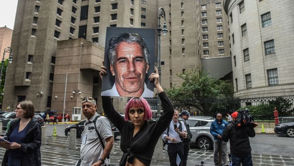 NEW YORK, NY - JULY 08: A member of a protest group called Hot Mess holds up a sign of Jeffrey Epstein in front of the Metropolitan Correction Center on July 8, 2019 in New York City NEW YORK, NY - JULY 08: A member of a protest group called Hot Mess holds up a sign of Jeffrey Epstein in front of the Metropolitan Correction Center on July 8, 2019 in New York City - Sputnik International