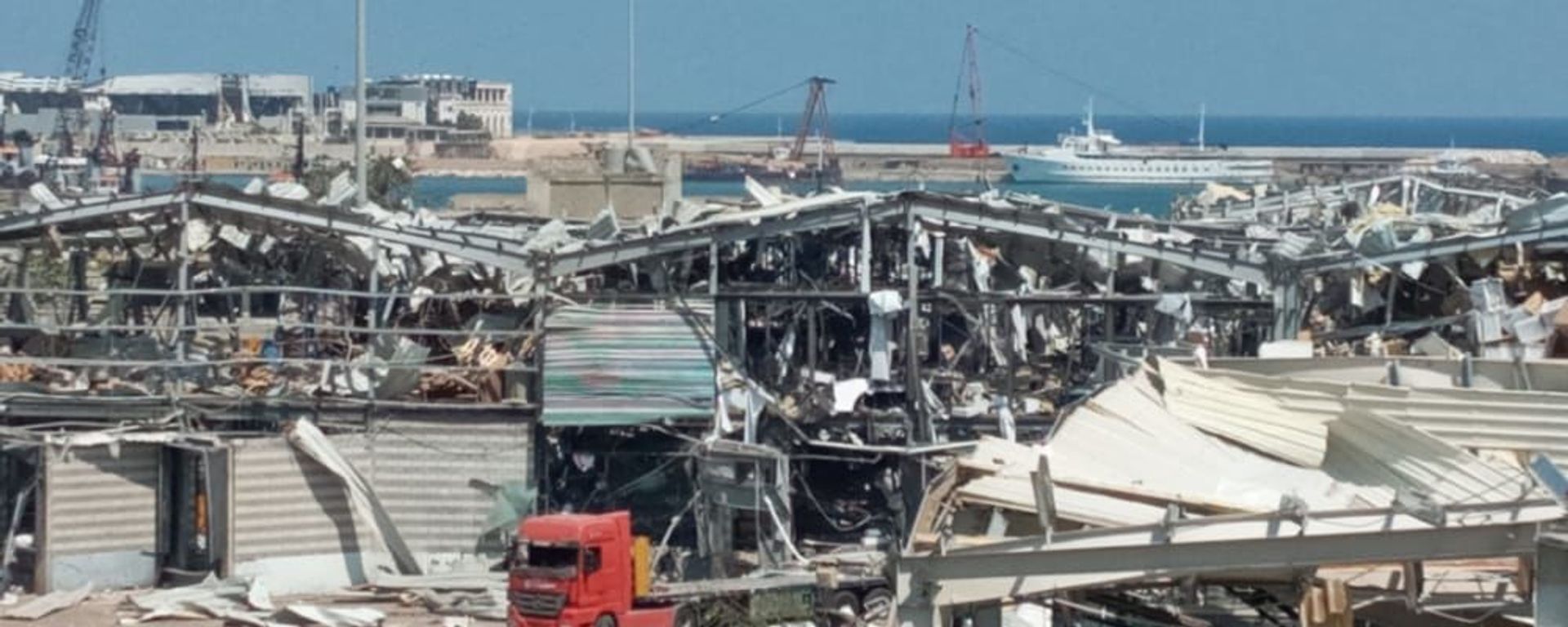 Aftermath of a massive explosion is seen in Beirut, Lebanon Aftermath of a massive explosion is seen in Beirut, Lebanon - Sputnik International, 1920, 05.08.2020