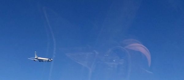 Su-27 Intercepts US Aircraft Su-27 Intercepts US Aircraft - Sputnik International