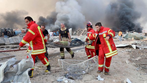 A man is evacuated at the site of an explosion in Beirut, Lebanon August 4, 2020.  - Sputnik International