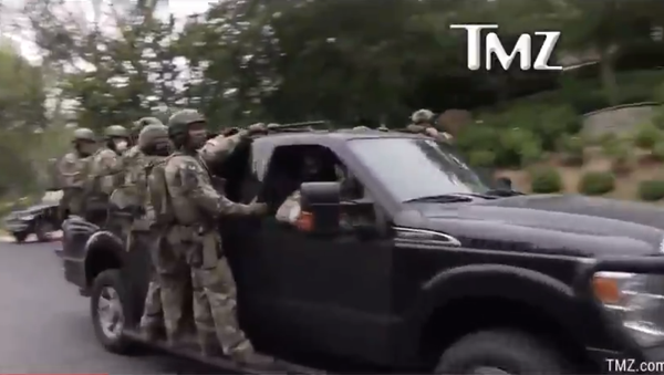 Surely Jake Paul would of had to do something extremely serious for this f**king mini Army to roll up to his mansion, doubt this is over a party lol - Sputnik International