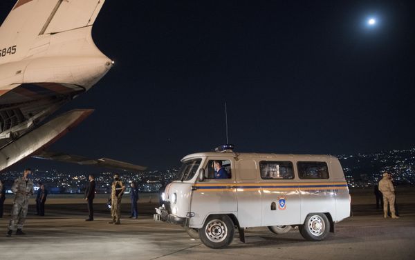 Russian aircraft with an airmobile hospital, doctors, rescuers of the airmobile unit Tsentrospas and a laboratory of Rospotrebnadzor to detect COVID-19 arrives in Beirut after the devastating blast - Sputnik International