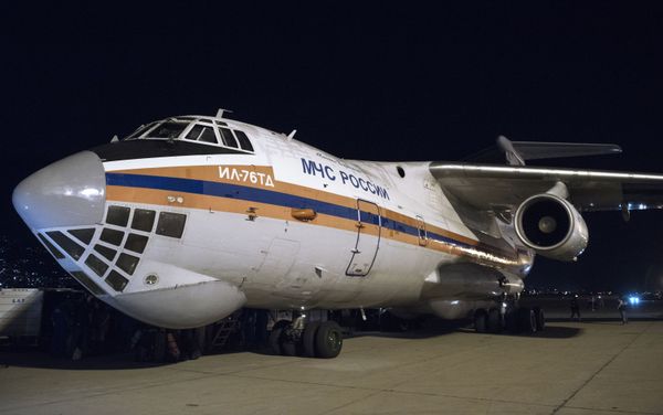 Russian aircraft with an airmobile hospital, doctors, rescuers of the airmobile unit Tsentrospas and a laboratory of Rospotrebnadzor to detect COVID-19 arrive in Beirut after the devastating blast - Sputnik International