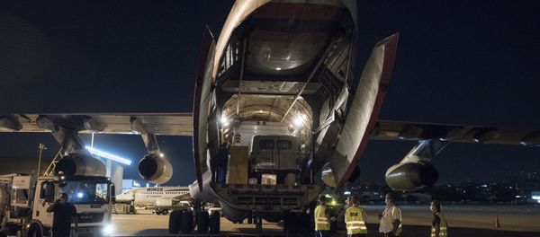 Russian aircraft with an airmobile hospital, doctors, rescuers of the airmobile unit Tsentrospas and a laboratory of Rospotrebnadzor to detect COVID-19 arrive in Beirut after the devastating blast - Sputnik International
