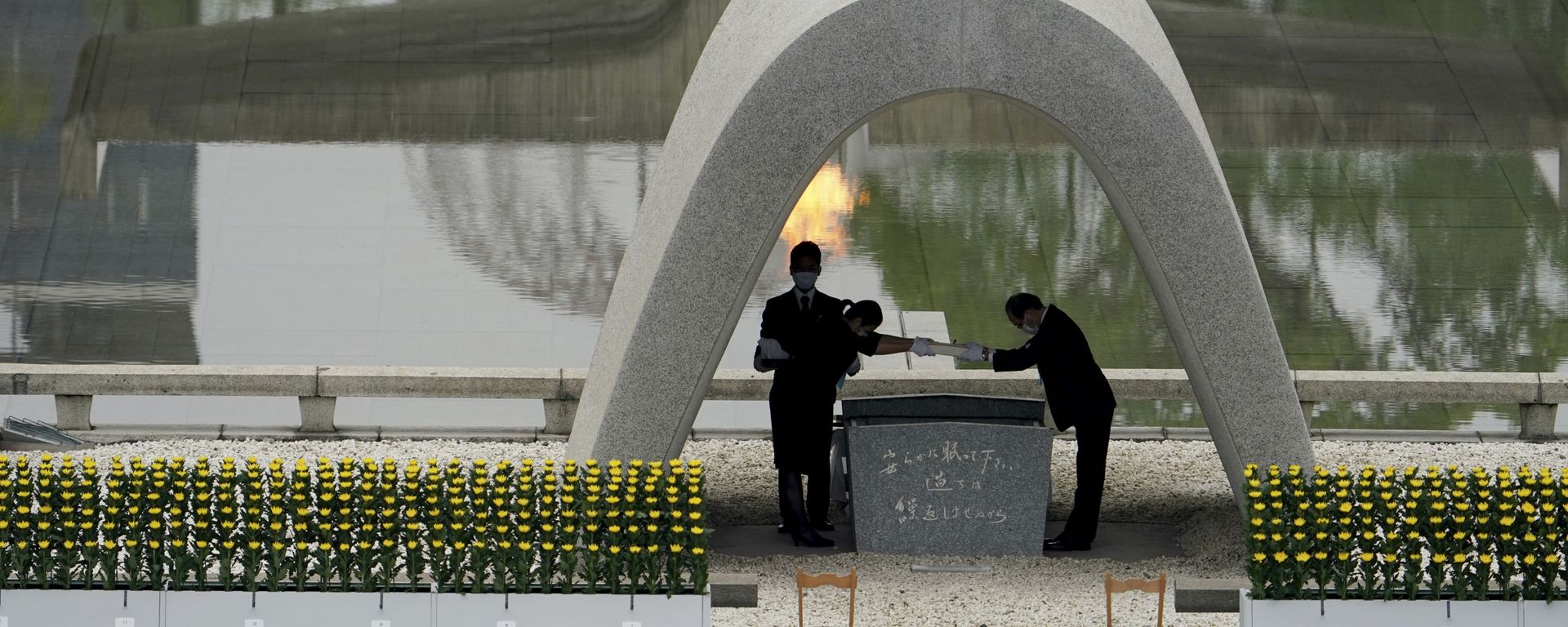 Kazumi Matsui, right, mayor of Hiroshima, and the family of the deceased bow before they place the victims list of the Atomic Bomb at Hiroshima Memorial Cenotaph during the ceremony to mark the 75th anniversary of the bombing at the Hiroshima Peace Memorial Park Thursday, Aug. 6, 2020, in Hiroshima, western Japan.  - Sputnik International, 1920, 06.08.2026
