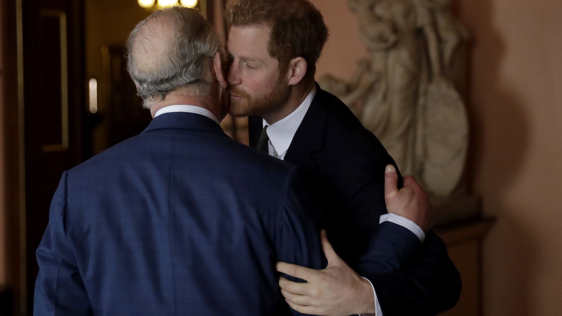 Britain's Prince Harry kisses and greets his father, King Charles III. - Sputnik International, 1920, 06.01.2023
