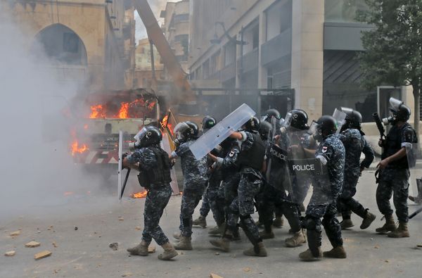 Lebanese PM Calls for Early Elections, Blames Corruption for Beirut Blast Amid Massive Protests Lebanese PM Calls for Early Elections, Blames Corruption for Beirut Blast Amid Massive Protests - Sputnik International