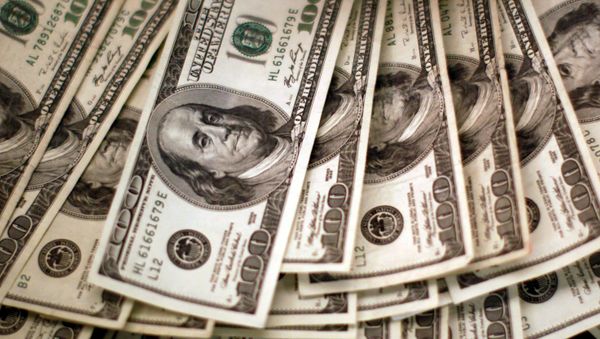 Four thousand U.S. dollars are counted out by a banker counting currency at a bank in Westminster, Colorado November 3, 2009 - Sputnik International