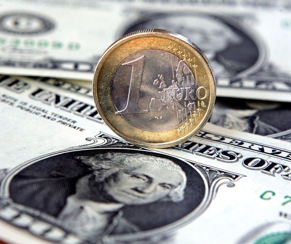 Dollar’s Share of Russia-China Trade Falls to Record 46% Low, Hinting at New 'Financial Alliance' Dollar’s Share of Russia-China Trade Falls to Record 46% Low, Hinting at New 'Financial Alliance' - Sputnik International