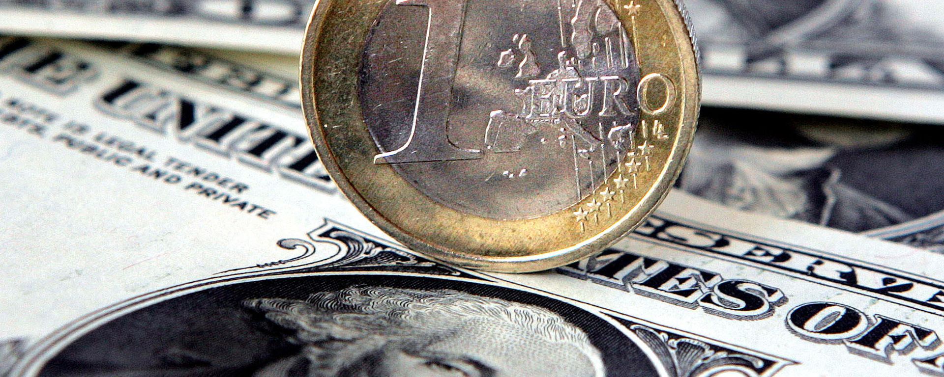 Euro-dollar - Sputnik International, 1920, 14.07.2022