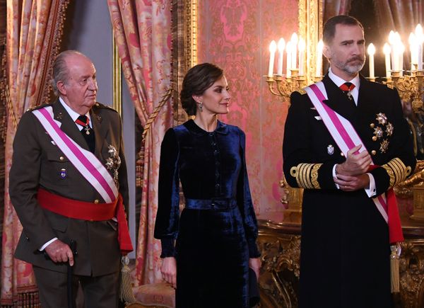 Megxit, Spain's Ex-King Exile & Thai Mistress' Return: Biggest Royal Scandals in 2020 - Sputnik International