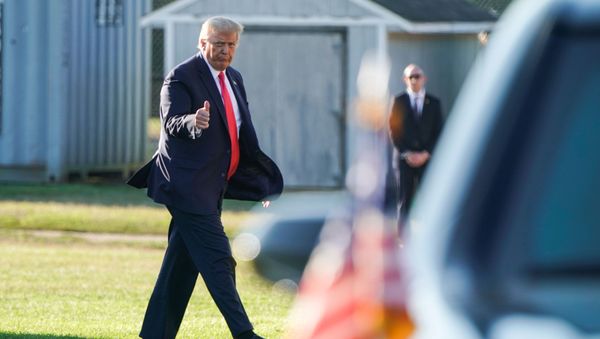 U.S. President Donald Trump walks from Marine One as he arrives in Southampton, New York, 8 August 2020. U.S. President Donald Trump walks from Marine One as he arrives in Southampton, New York, 8 August 2020. - Sputnik International