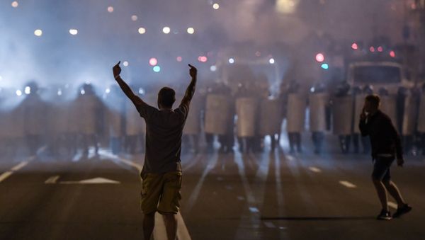 Protesters took to the streets of Minsk on Sunday night after official exit polls projected a landslide victory for the incumbent President Lukashenko. Protesters took to the streets of Minsk on Sunday night after official exit polls projected a landslide victory for the incumbent President Lukashenko. - Sputnik International