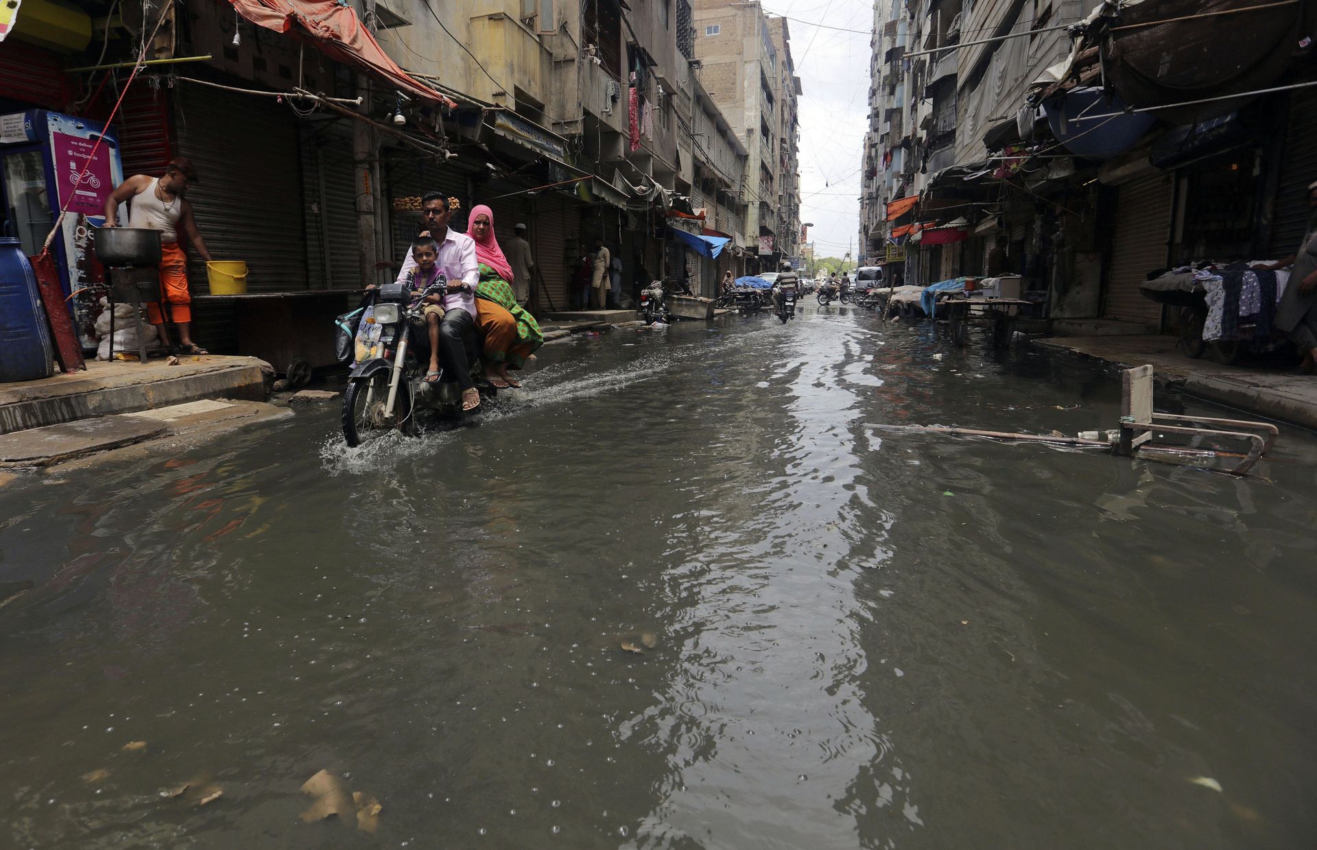 A motorcyclist drives through a street flooded by heavy rainfall in Karachi, Pakistan, Sunday, Aug. 9, 2020 A motorcyclist drives through a street flooded by heavy rainfall in Karachi, Pakistan, Sunday, Aug. 9, 2020 - Sputnik International, 1920, 17.09.2022