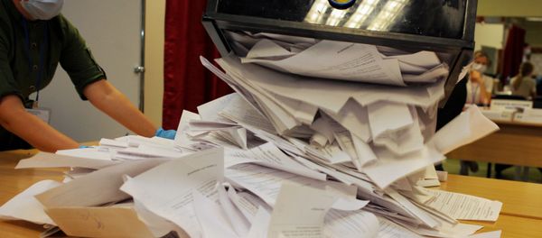 A picture taken on August 9, 2020 shows members of a local electoral commission counting votes in Belarus' presidential election at a polling station in Minsk. A picture taken on August 9, 2020 shows members of a local electoral commission counting votes in Belarus' presidential election at a polling station in Minsk. - Sputnik International