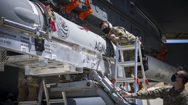 Photos: US Air Force Tests B-52’s Ability to Carry Hypersonic ARRW Missile Photos: US Air Force Tests B-52’s Ability to Carry Hypersonic ARRW Missile - Sputnik International