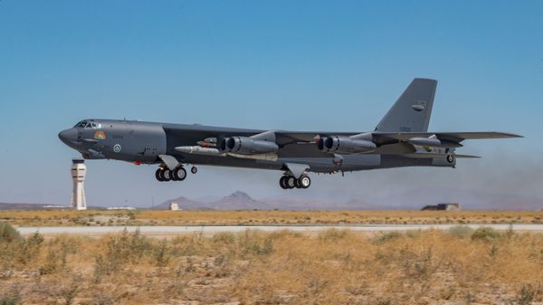 A B-52H Stratofortress assigned to the 419th Flight Test Squadron takes off from Edwards Air Force Base, California, Aug. 8. - Sputnik International