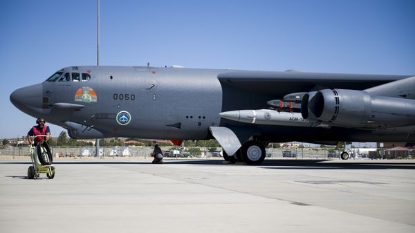A B-52H Stratofortress assigned to the 419th Flight Test Squadron is undergoes pre-flight procedures at Edwards Air Force Base, California, Aug. 8. The aircraft conducted a captive-carry flight test of the AGM-183A Air-launched Rapid Response Weapon Instrumented Measurement Vehicle 2 at the Point Mugu Sea Range off the Southern California coast. - Sputnik International